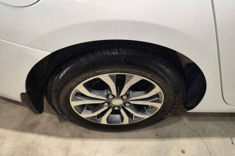 Used Chevrolet Cavalier 2019 320 Automatic Enjoyment with Sunroof Right Rear Wheel Hub