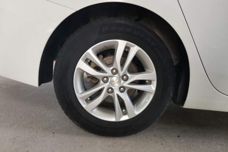 Used Chevrolet Cavalier 2019 320 Automatic Xinyue Edition Right Rear Wheel Hub
