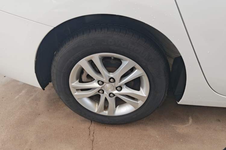 Used Chevrolet Cavalier 2019 320 Automatic Xinyue Edition Right Rear Wheel Hub