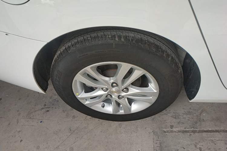Used Chevrolet Cavalier 2019 320 Automatic Xinyue Edition Right Rear Wheel Hub