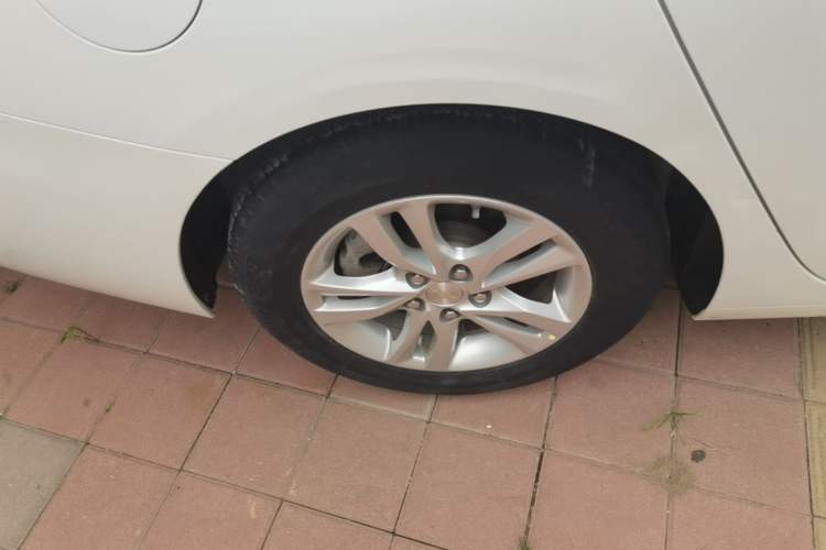 Used Chevrolet Cavalier 2019 320 Automatic Xinyue Edition Right Rear Wheel Hub