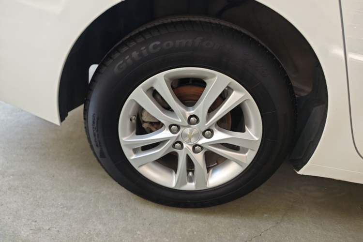 Used Chevrolet Cavalier 2019 320 Automatic Xinyue Edition Right Rear Wheel Hub