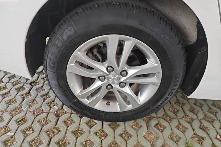 Used Chevrolet Cavalier 2019 320 Automatic Xinyue Edition Right Rear Wheel Hub