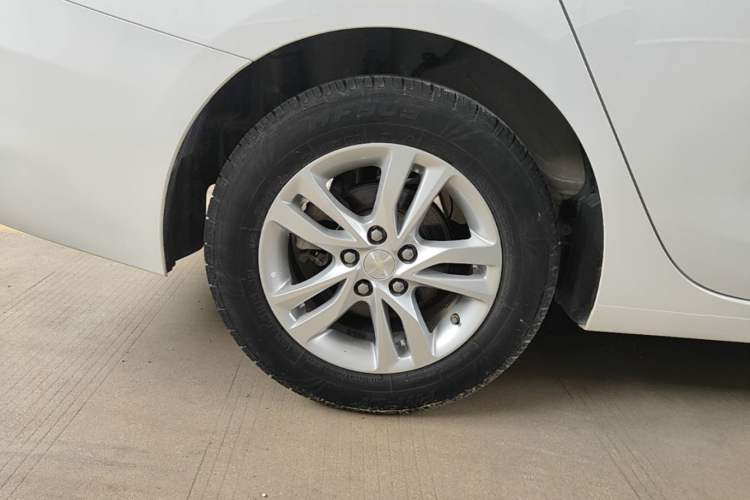 Used Chevrolet Cavalier 2019 320 Automatic Xinyue Edition Right Rear Wheel Hub