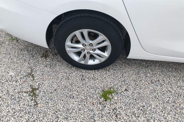Used Chevrolet Cavalier 2019 320 Automatic Xinyue Edition Right Rear Wheel Hub