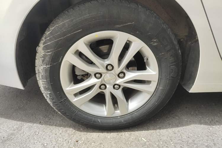 Used Chevrolet Cavalier 2019 320 Automatic Xinyue Edition Right Rear Wheel Hub