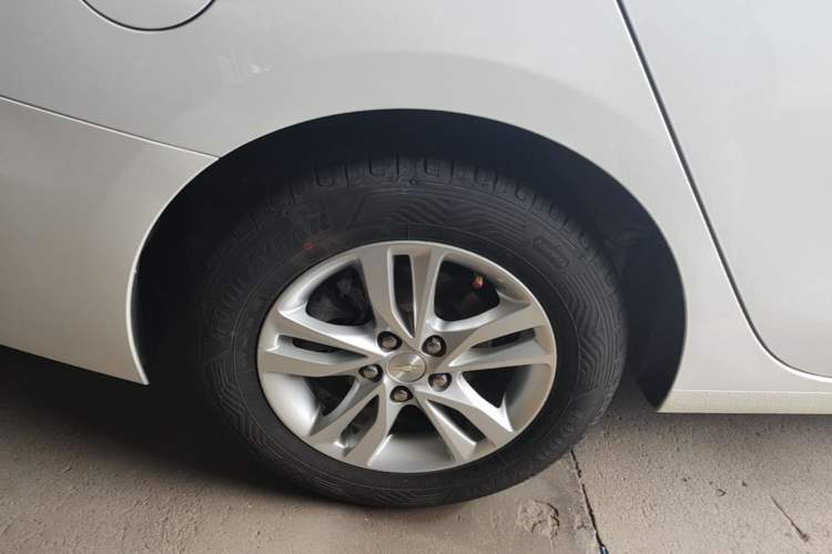 Used Chevrolet Cavalier 2019 320 Automatic Xinyue Edition Right Rear Wheel Hub