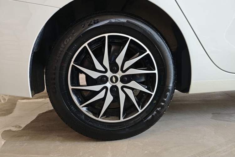 Used Chevrolet Cavalier 2019 320 Automatic Enjoyment with Sunroof Right Rear Wheel Hub