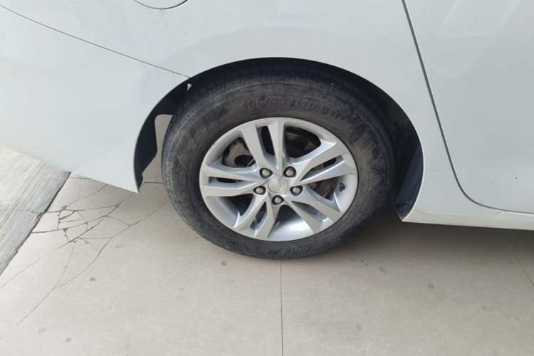 Used Chevrolet Cavalier 2019 320 Automatic Xinyue Edition Right Rear Wheel Hub