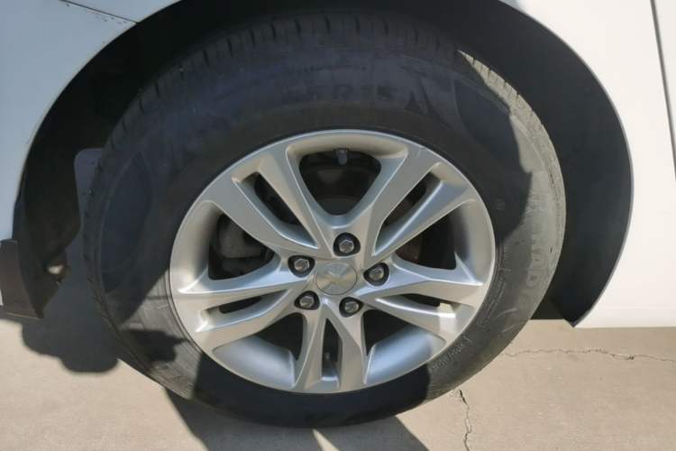 Used Chevrolet Cavalier 2019 320 Automatic Xinyue Edition Right Rear Wheel Hub