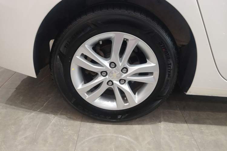 Used Chevrolet Cavalier 2019 320 Automatic Xinyue Edition Right Rear Wheel Hub