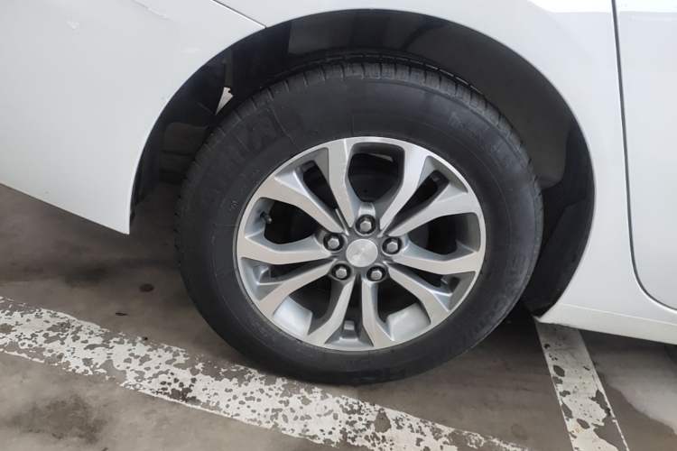 Used Chevrolet Cavalier 2019 320 Automatic Enjoyment with Sunroof Right Rear Wheel Hub