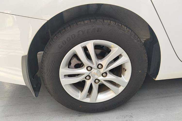 Used Chevrolet Cavalier 2019 320 Automatic Xinyue Edition Right Rear Wheel Hub