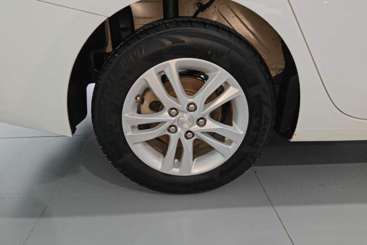 Used Chevrolet Cavalier 2019 320 Manual Xinyue Edition Right Rear Wheel Hub
