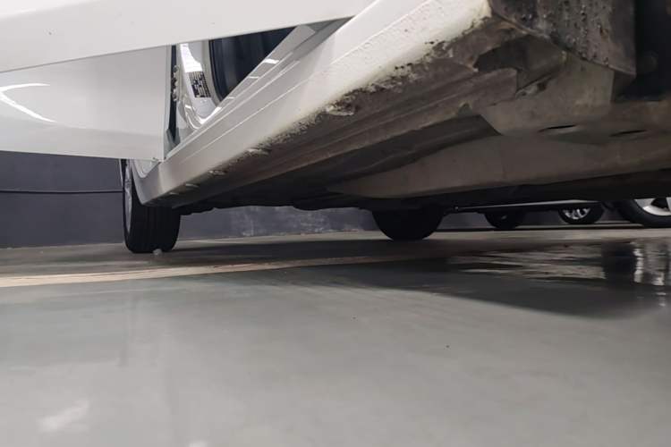 Used Chevrolet Cavalier 2019 320 Automatic Enjoyment with Sunroof Right Side Sill