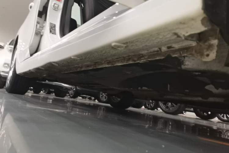 Used Chevrolet Cavalier 2019 320 Automatic Enjoyment with Sunroof Right Side Sill