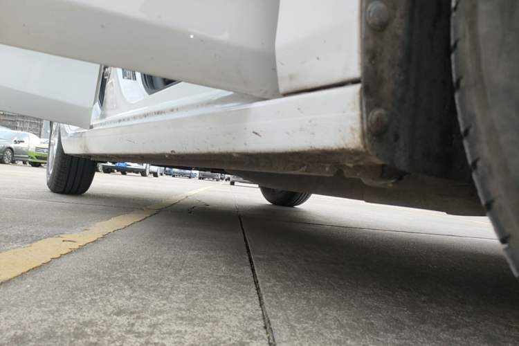 Used Chevrolet Cavalier 2019 320 Automatic Enjoyment with Sunroof Right Side Sill