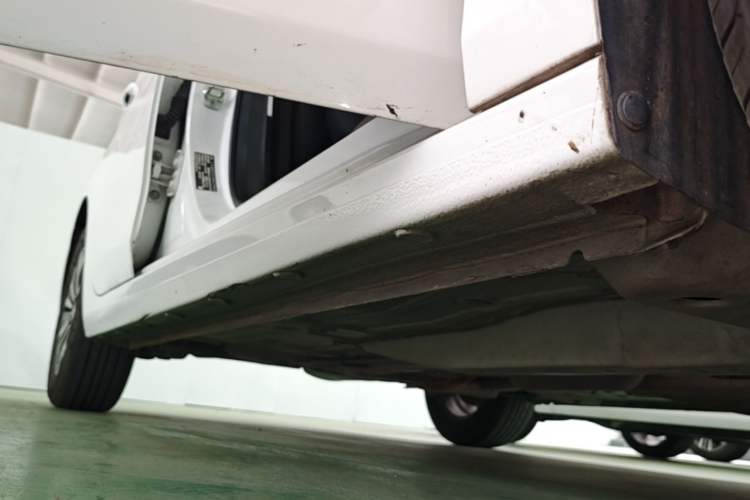 Used Chevrolet Cavalier 2019 320 Automatic Enjoyment with Sunroof Right Side Sill