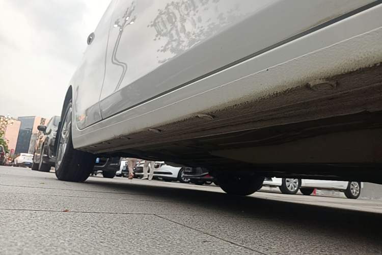 Used Chevrolet Cavalier 2019 320 Automatic Enjoyment with Sunroof Right Side Sill