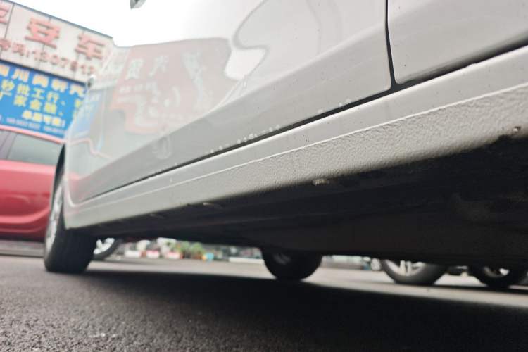 Used Chevrolet Cavalier 2019 320 Automatic Enjoyment with Sunroof Right Side Sill