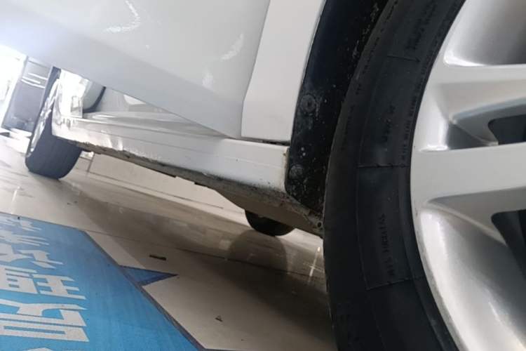 Used Chevrolet Cavalier 2019 320 Automatic Xinyue Edition Right Side Sill