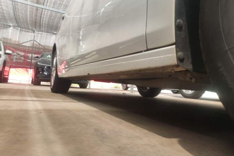 Used Chevrolet Cavalier 2019 320 Automatic Xinyue Edition Right Side Sill