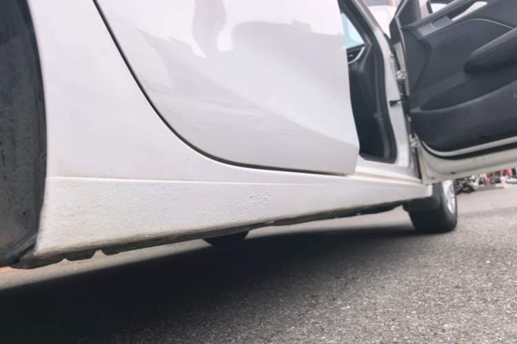 Used Chevrolet Cavalier 2019 320 Automatic Enjoyment with Sunroof Right Side Sill