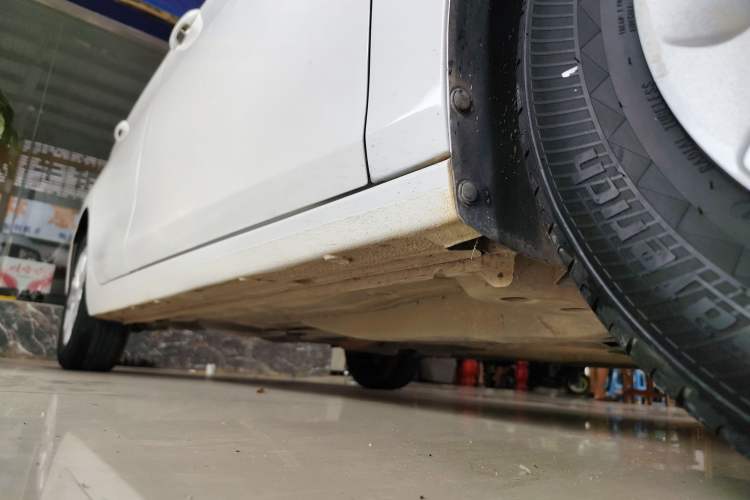 Used Chevrolet Cavalier 2019 320 Automatic Enjoyment with Sunroof Right Side Sill
