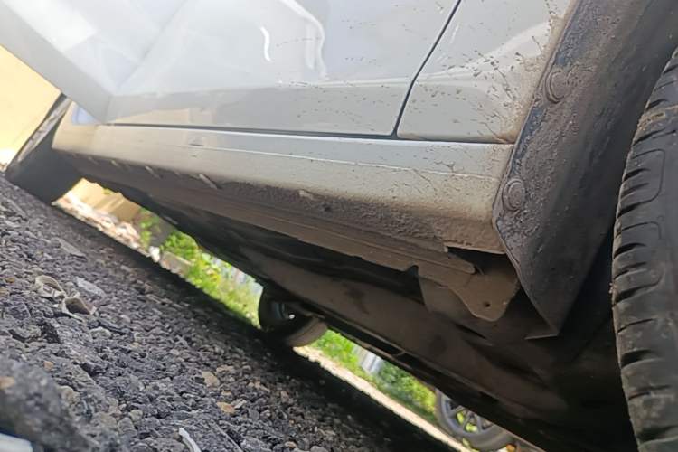 Used Chevrolet Cavalier 2019 320 Automatic Enjoyment with Sunroof Right Side Sill