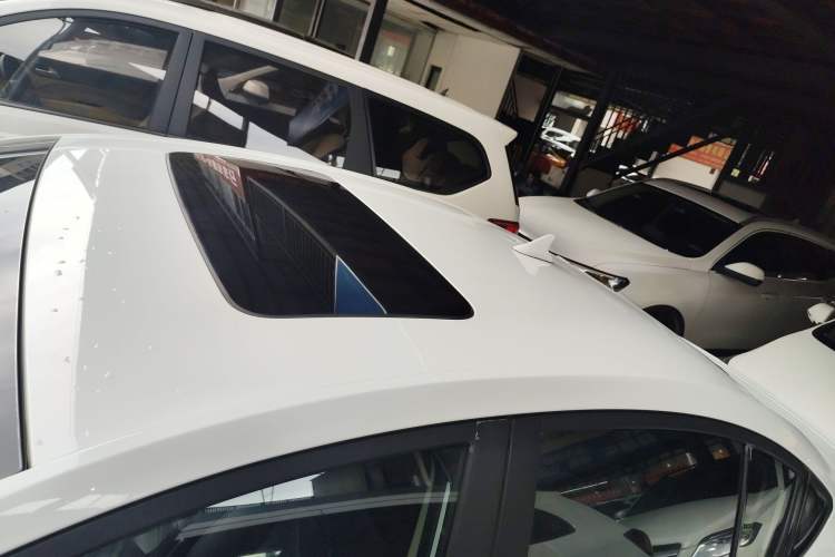 Used Chevrolet Cavalier 2019 320 Automatic Xinyue Edition Roof