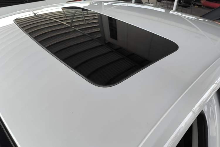 Used Chevrolet Cavalier 2019 320 Automatic Xinyue Edition Roof