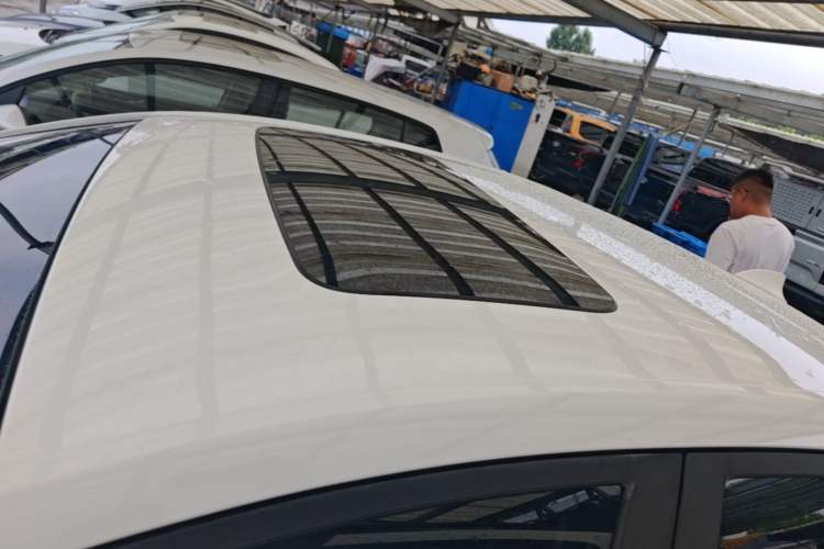 Used Chevrolet Cavalier 2019 320 Automatic Xinyue Edition Roof