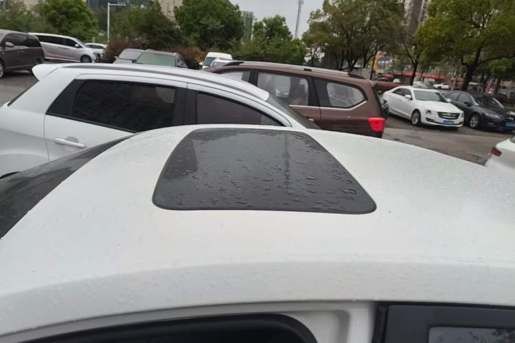 Used Chevrolet Cavalier 2019 320 Automatic Xinyue Edition Roof