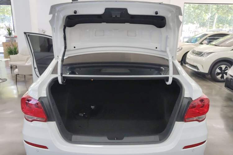 Used Chevrolet Cavalier 2019 320 Automatic Xinyue Edition Trunk