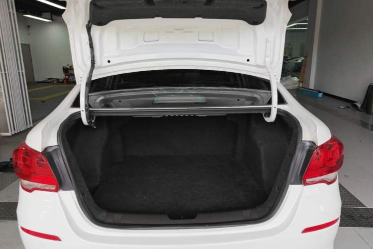 Used Chevrolet Cavalier 2019 320 Automatic Xinyue Edition Trunk