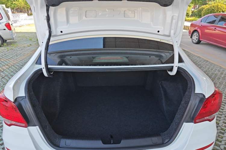 Used Chevrolet Cavalier 2019 320 Automatic Xinyue Edition Trunk
