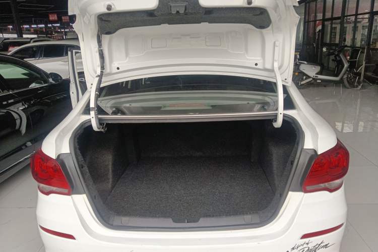 Used Chevrolet Cavalier 2019 320 Automatic Enjoyment with Sunroof Trunk