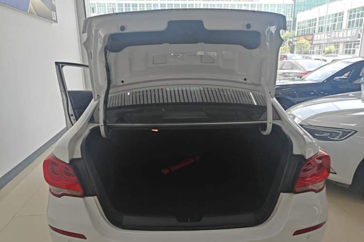Used Chevrolet Cavalier 2019 320 Automatic Xinyue Edition Trunk
