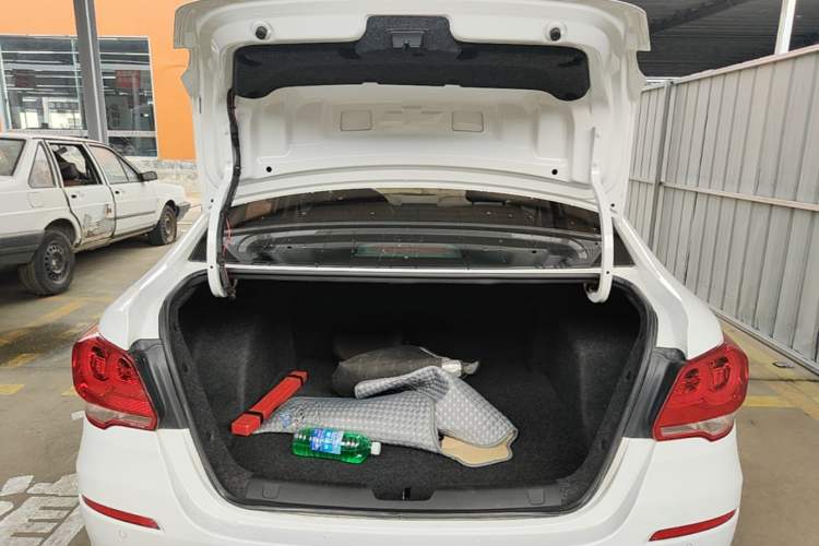 Used Chevrolet Cavalier 2019 320 Automatic Xinyue Edition Trunk