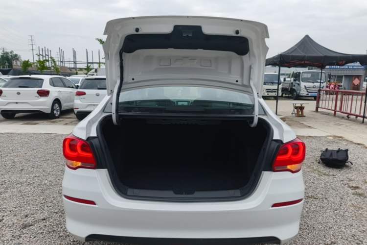 Used Chevrolet Cavalier 2019 320 Automatic Xinyue Edition Trunk