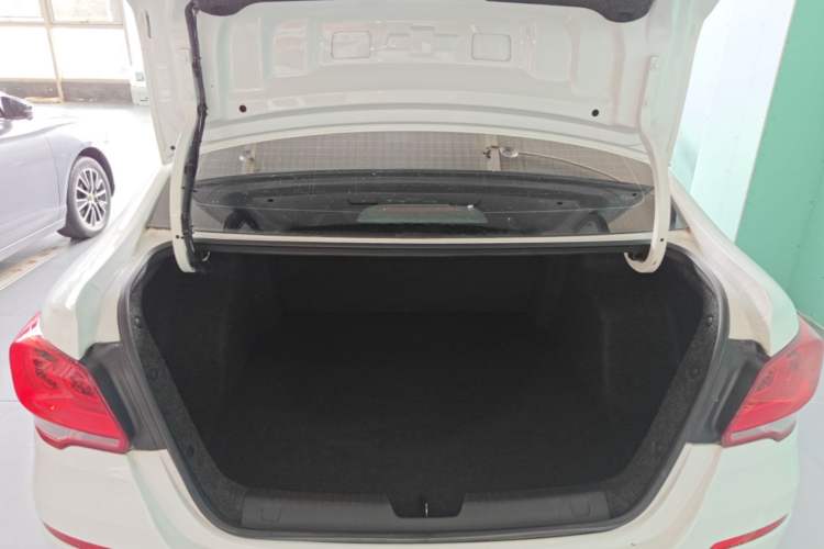 Used Chevrolet Cavalier 2019 320 Automatic Xinyue Edition Trunk