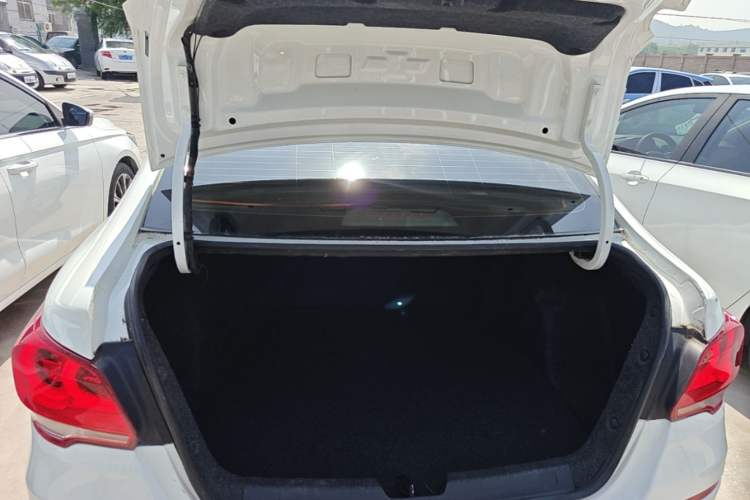 Used Chevrolet Cavalier 2019 320 Manual Xinyue Edition Trunk