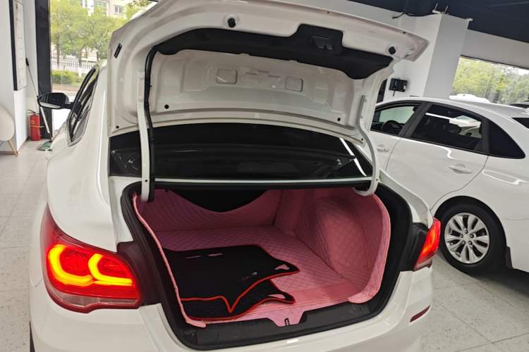 Used Chevrolet Cavalier 2019 320 Automatic Xinyue Edition Trunk