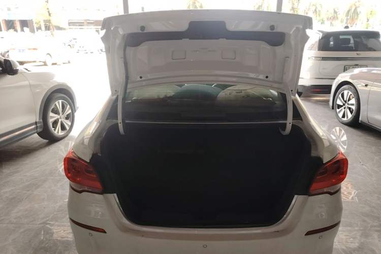 Used Chevrolet Cavalier 2019 320 Automatic Xinyue Edition Trunk