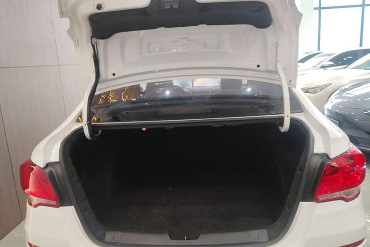 Used Chevrolet Cavalier 2019 320 Automatic Xinyue Edition Trunk