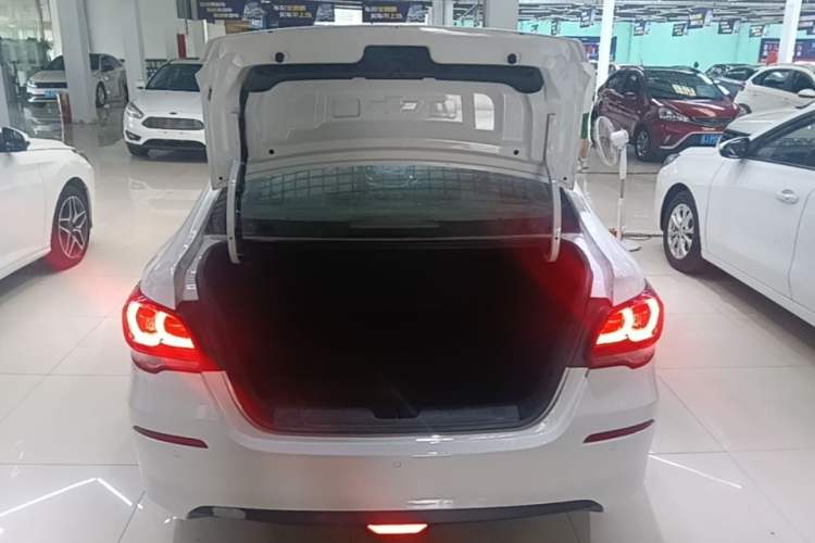 Used Chevrolet Cavalier 2019 320 Automatic Xinyue Edition Trunk
