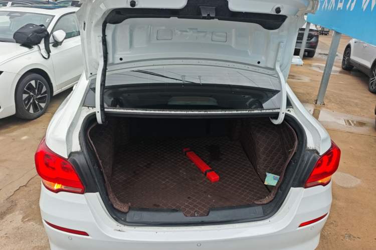 Used Chevrolet Cavalier 2019 320 Manual Xinyue Edition Trunk