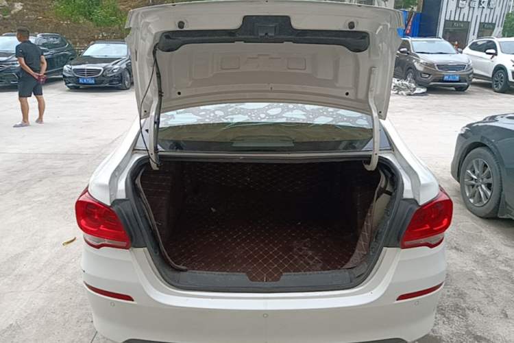 Used Chevrolet Cavalier 2019 320 Automatic Xinyue Edition Trunk