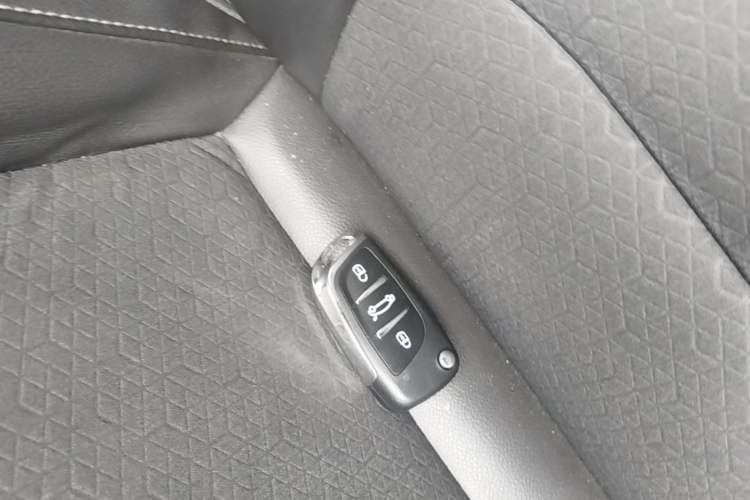 Used Chevrolet Cavalier 2019 320 Manual Xinyue Edition Vehicle Key