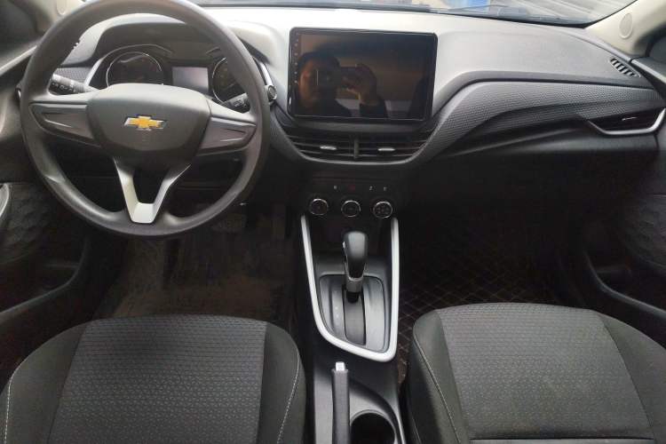 Used Chevrolet Cavalier 2020 325T Automatic Enjoyment Edition Center Console